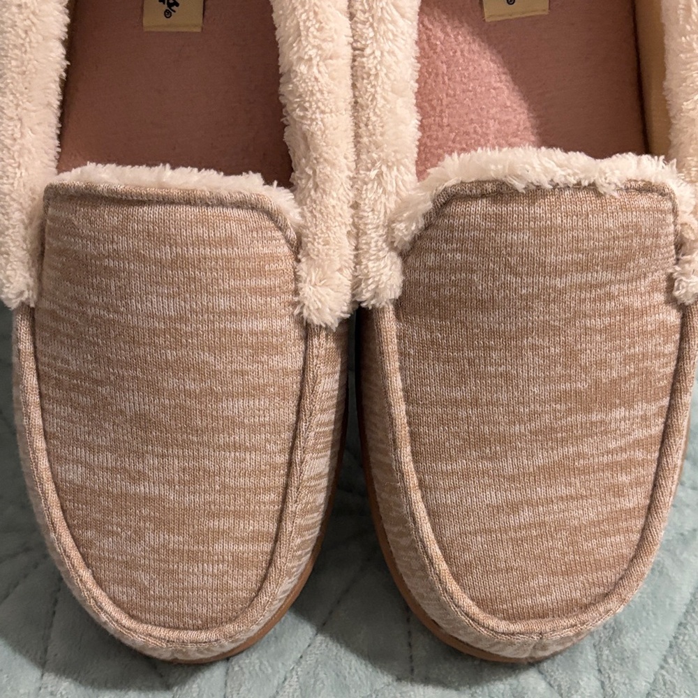 Dearfoams Women’s Size 7/8 medium Cozy Slippers - Picture 3 of 7